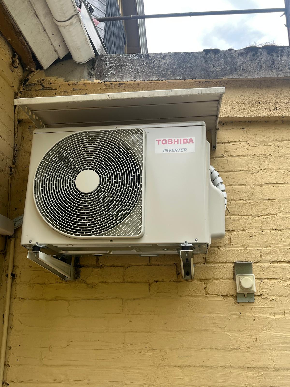 Toshiba Inverter -ilmalämpöpumpun ulkoyksikkö